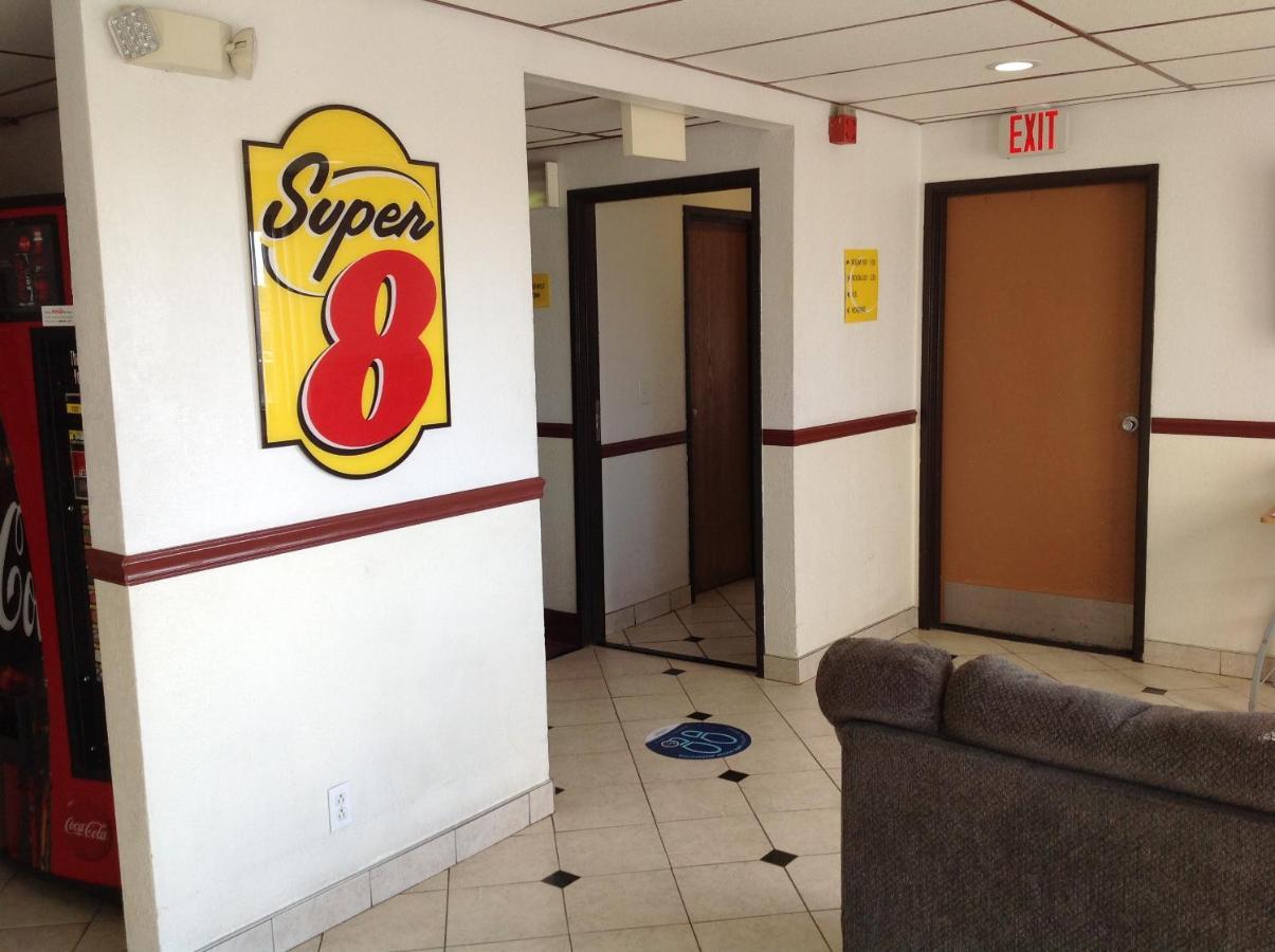 Super 8 By Wyndham Winchester Va Buitenkant foto